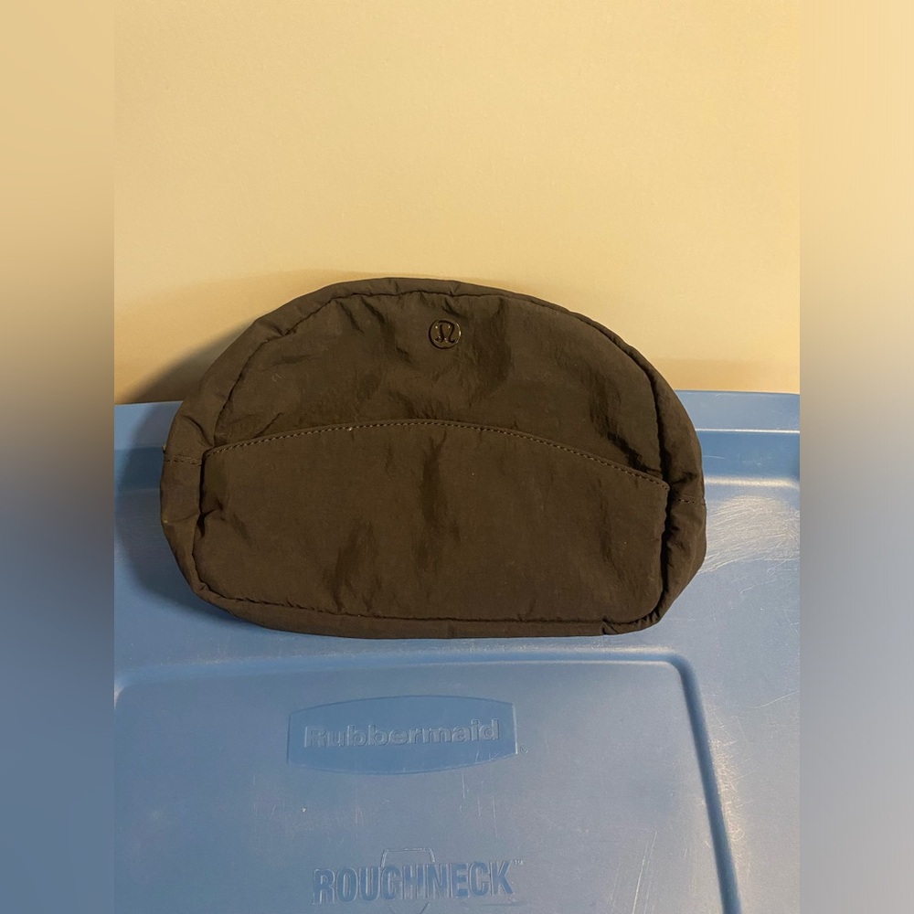 🍉Lululemon city essential pouch 4 litre - Picture 2 of 6